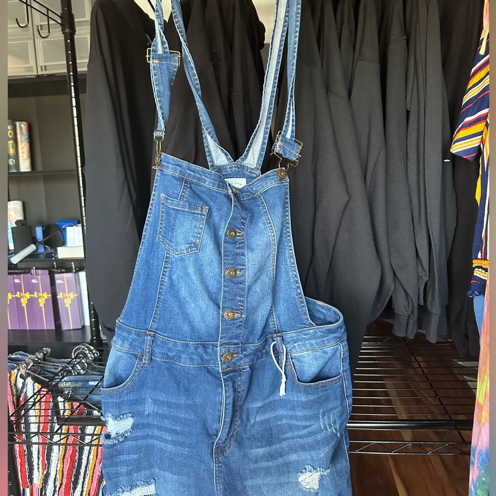 NEVER WORN SHORT OVERALL